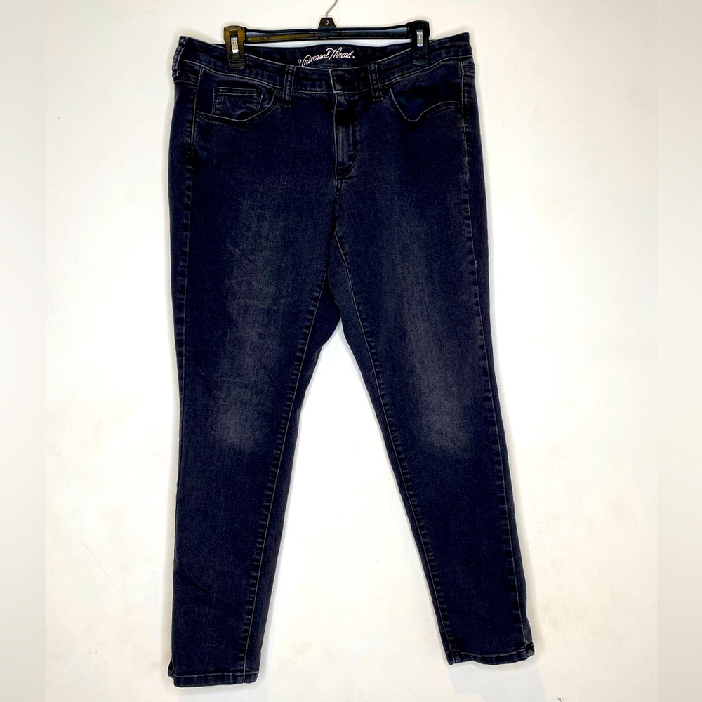 Universal thread, black denim mid rise skinny jeans size 12/31S women